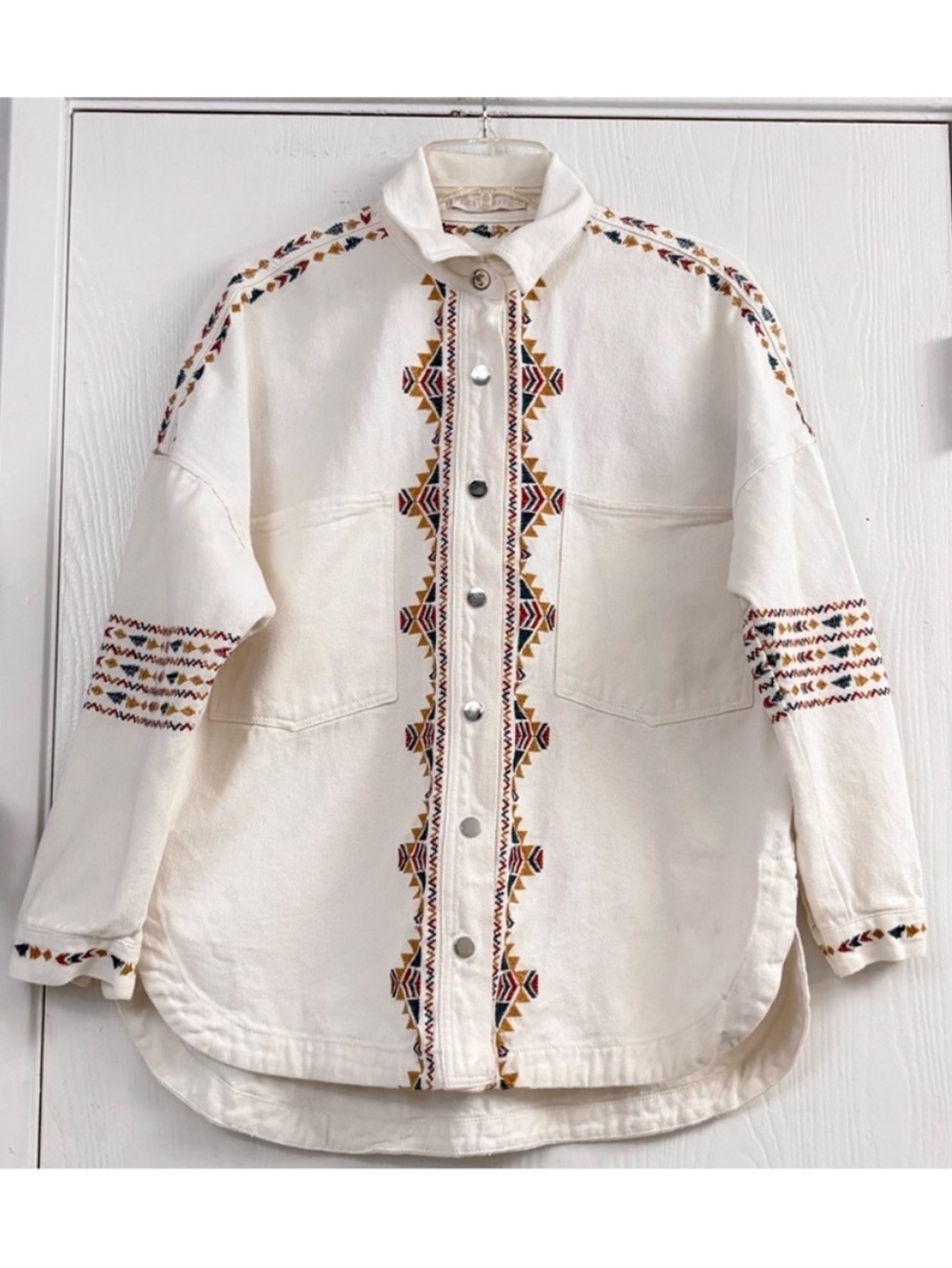 PEACE N'LOVE Snap Long Sleeves Embroidery Ivory Shirt Jacket
Size S/M